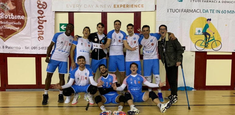 Festa Re Borbone dopo il 3-0 sul Papiro all'andata